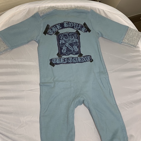 Juicy Couture Baby Onesie with design in the front and back - Picture 4 of 5